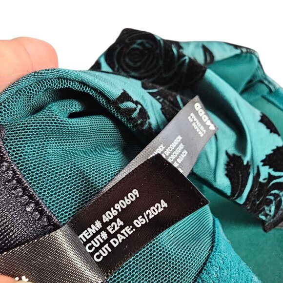 Torrid XO Plunge Push Up Bra, Curve Plus, Green Velvet, Size 44DDD - Picture 7 of 8